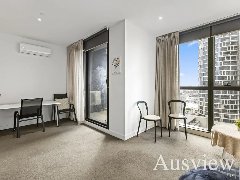 Melbourne 1Moenga Stylish North Facing Gem with Carpark & Views