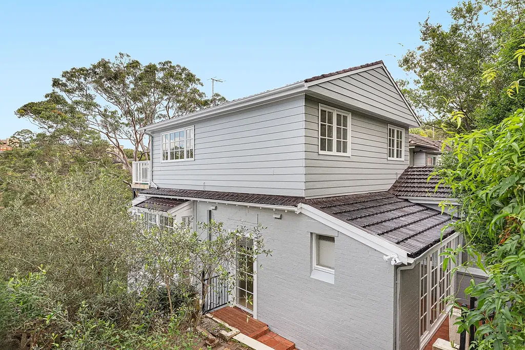 Renovated Family Home, Set in the Treetops