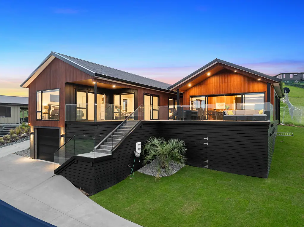 Langs Beach 4房  Stunning Views. Like a Show Home. Be quick