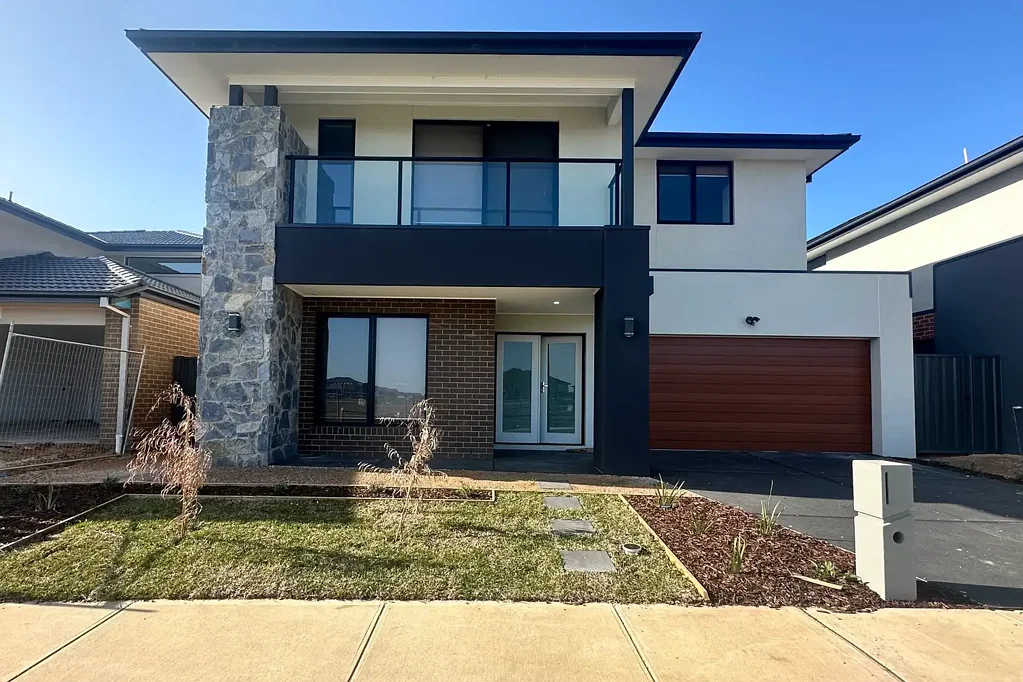 Brand New Luxurious Reserve / Lake Facing with 6 Beds