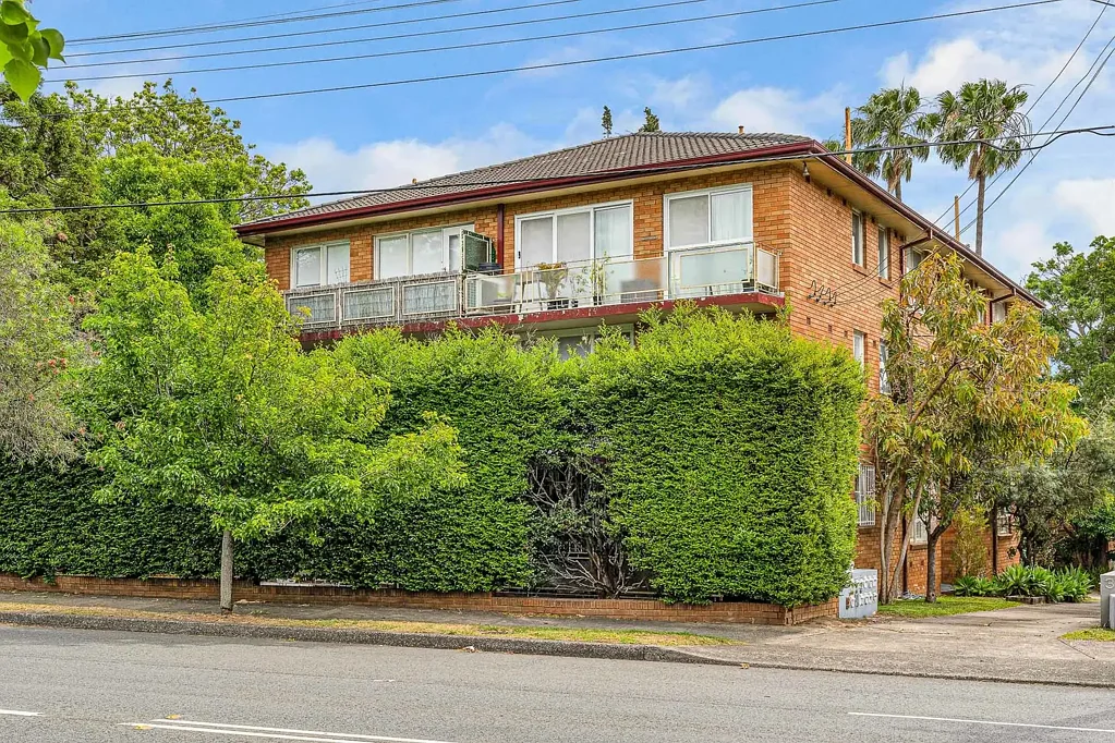Dulwich Hill 2房 Dulwich Hill中心地 步行交通便 咖啡馆餐厅近 私人阳台享 两卧车位优 For Sale