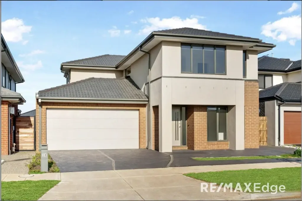 Tarneit 5 Bedroom Contemporary Family Living with Granny Flat Potential