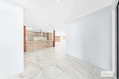 27 Topaz Street, Emerald, QLD 4720, 4房, 2浴, House