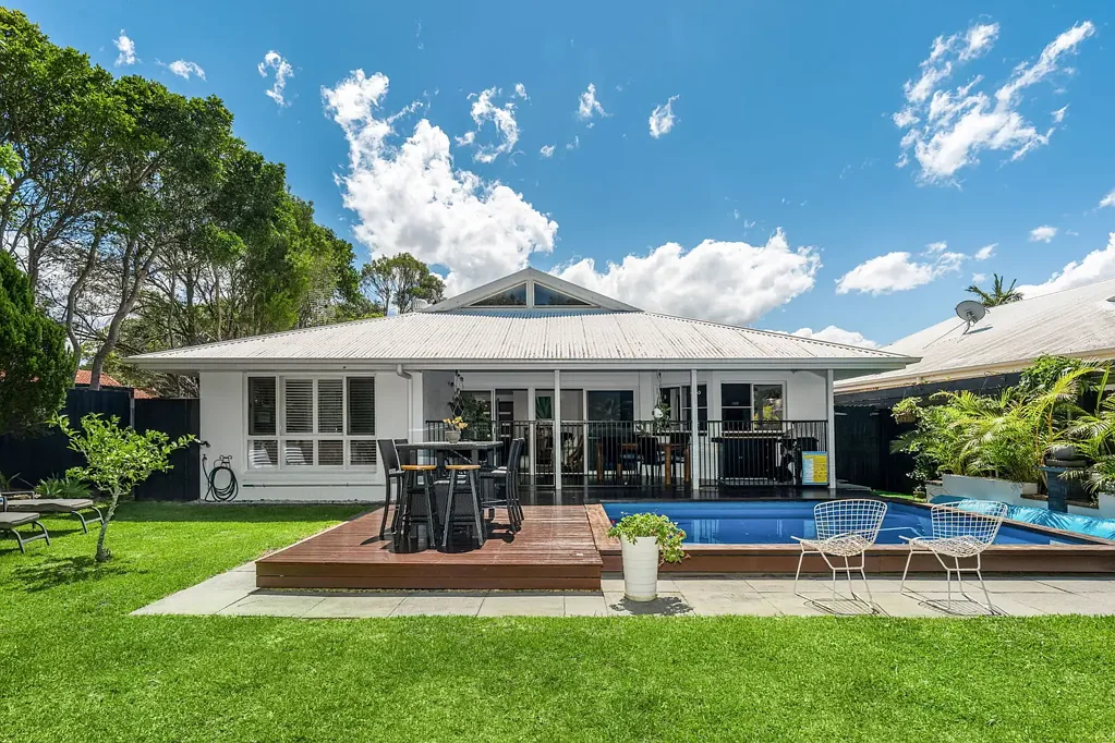Fully Furnished Suffolk Park Retreat with Pool & Wifi Included