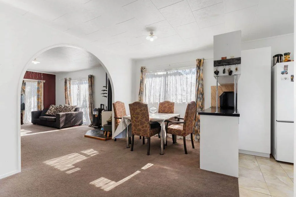 Manurewa 3બેડરૂમ Minor Do-Up - Urgent Sale!