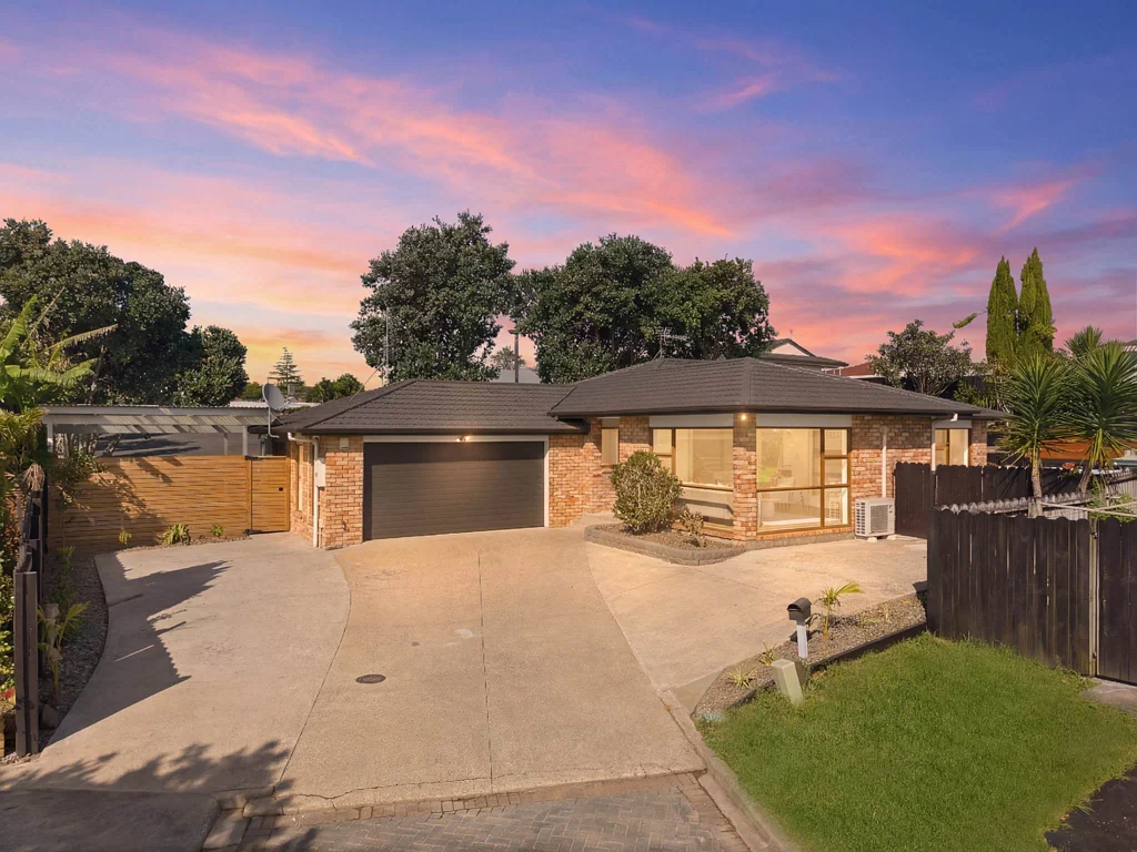8 Caldecote Place, Flat Bush, Manukau City