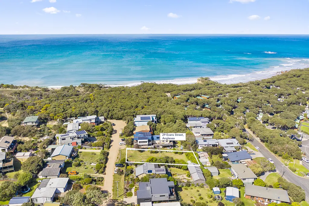 Anglesea Exceptionally rare 'blank canvas' opportunity - only 800m to 'toes in the sand!'