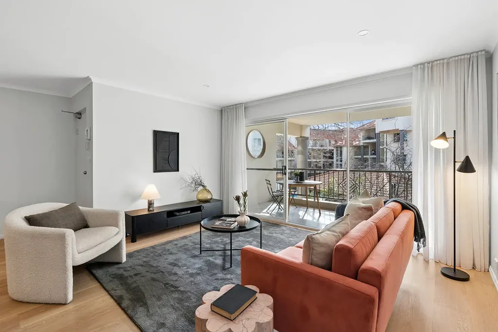 Kingston 2房  Stunningly Renovated Spacious Two Bedroom