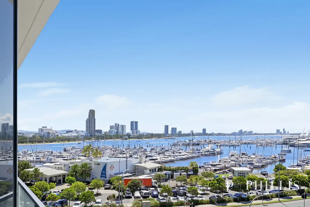 Main Beach 3 Bedroom Brand New Luxury 5th Floor Apartment - Northerly Marina Views