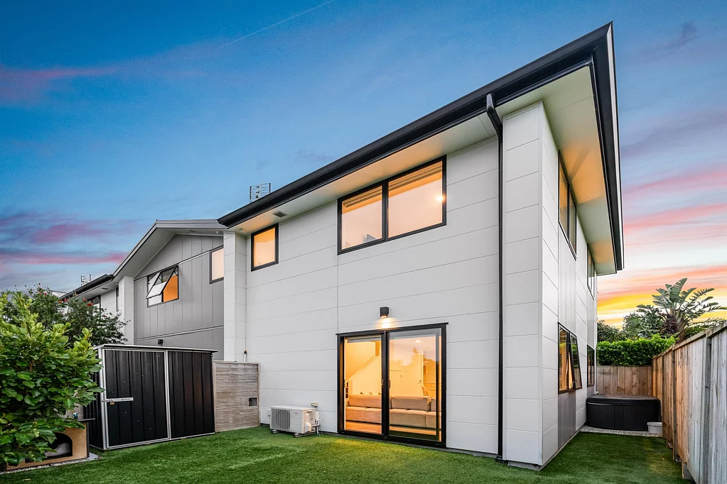 Te Atatu South 2બેડરૂમ Reserve-Side & Ready to Impress