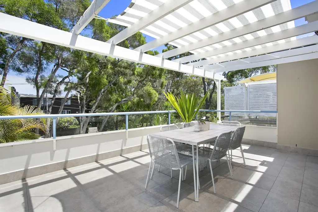 Luxurious and Conveniently Located - Fully Furnished Townhou