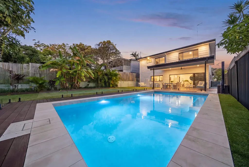 Ashmore 5ห้องนอน Opulent Coastal Luxury Backing Onto Three Acres Of Pristine Parkland