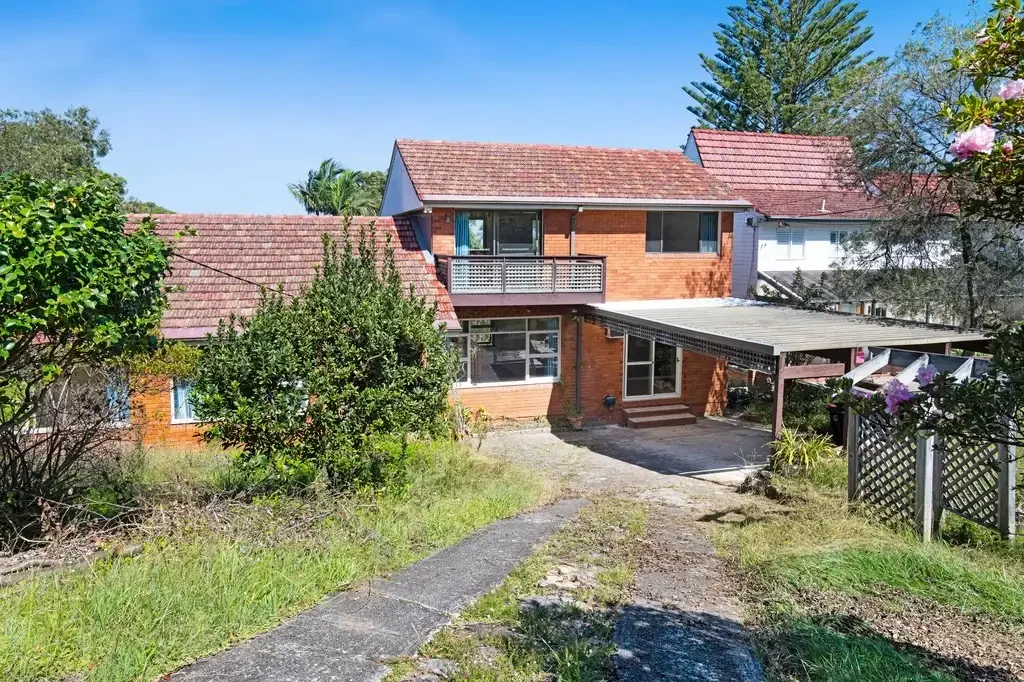 Spacious Family Home with Stunning Views & Prime Location