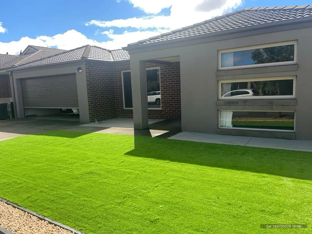 Spacious Family Home in Prime Tarneit Location – School Zone & Excellent Connectivity