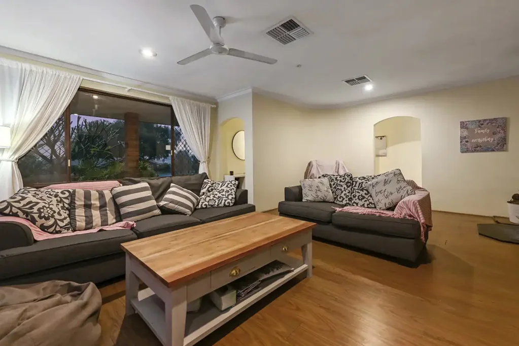 Hamersley 5房  Versatile Family Home with a Self Contained Granny Flat