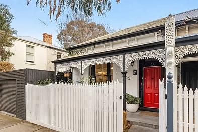 St Kilda 2Habitaciones Home is right behind the red door