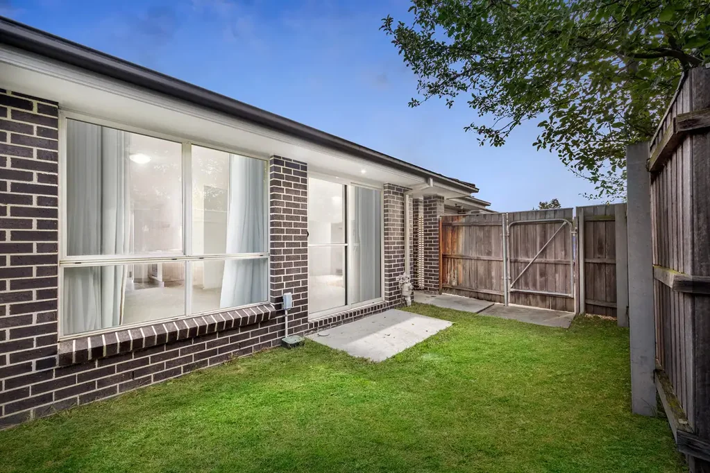 Macgregor 2 Bedroom Bright, Spacious & Private