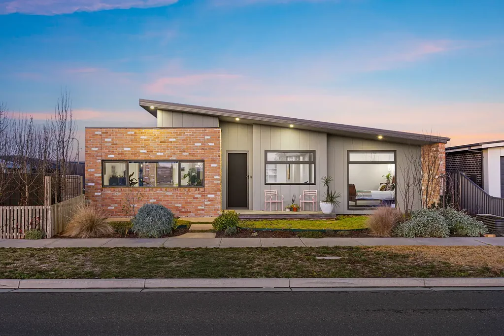 Alfredton 4 Bedroom A Thoughtfully Designed Masterpiece - Family Living at Its Finest