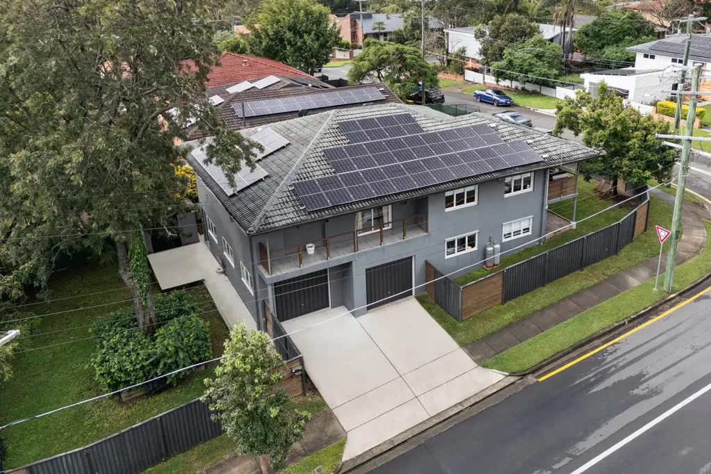 Geebung 6ਬੈੱਡਰੂਮ Incredible Dual Living Opportunity in Geebung – Spacious, Renovated Home with Endless Potential!
