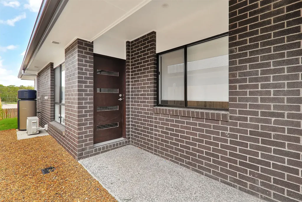 Charming Family Home for Rent in the Heart of Browns Plains - Your Perfect Oasis Awaits!