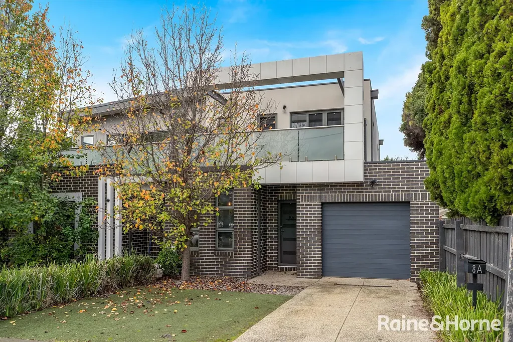 Essendon 3침실 Elegant Street-Facing Living in a Premier Essendon Address