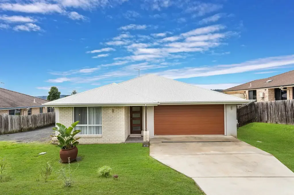 8 Woodfull St, Dugandan, QLD 4310