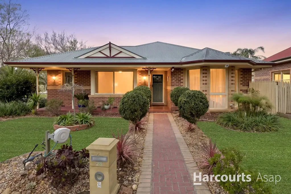 Narre Warren South 4Zimmer Custom Built, Character Filled with Parkside Views