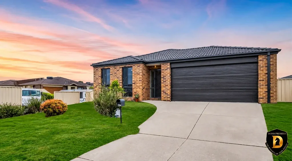 Spacious Four-Bedroom Family Home in a Convenient Pakenham Location