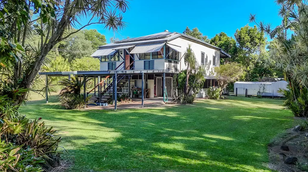 Tully Heads 3 Bedroom Tropical Acreage Lifestyle – Spacious Queenslander with Endless Potential !!