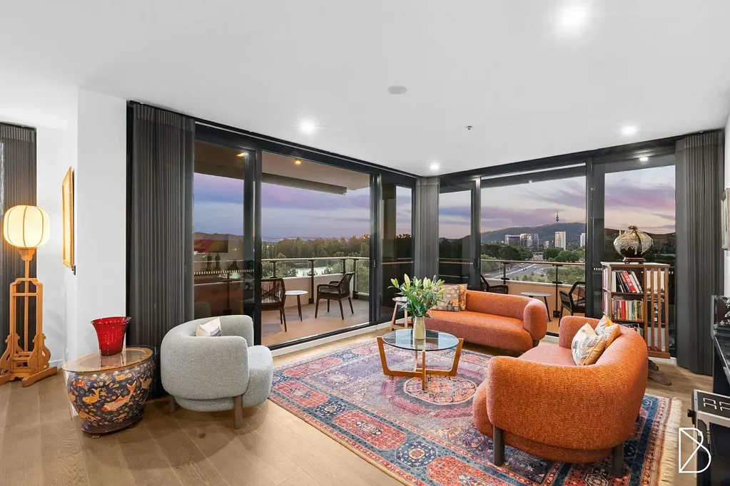 Luxury Living with Unrivalled Lake & Mountain Views