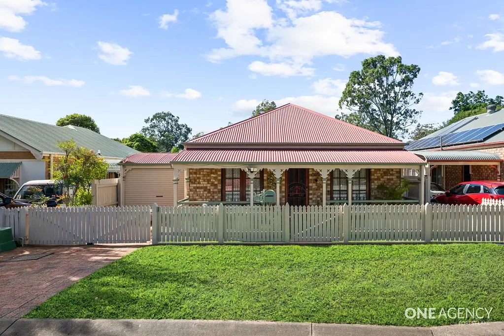 Forest Lake 3房  精心维护的住宅，位于黄金地段  Beautifully Maintained Home in a Prime Location
