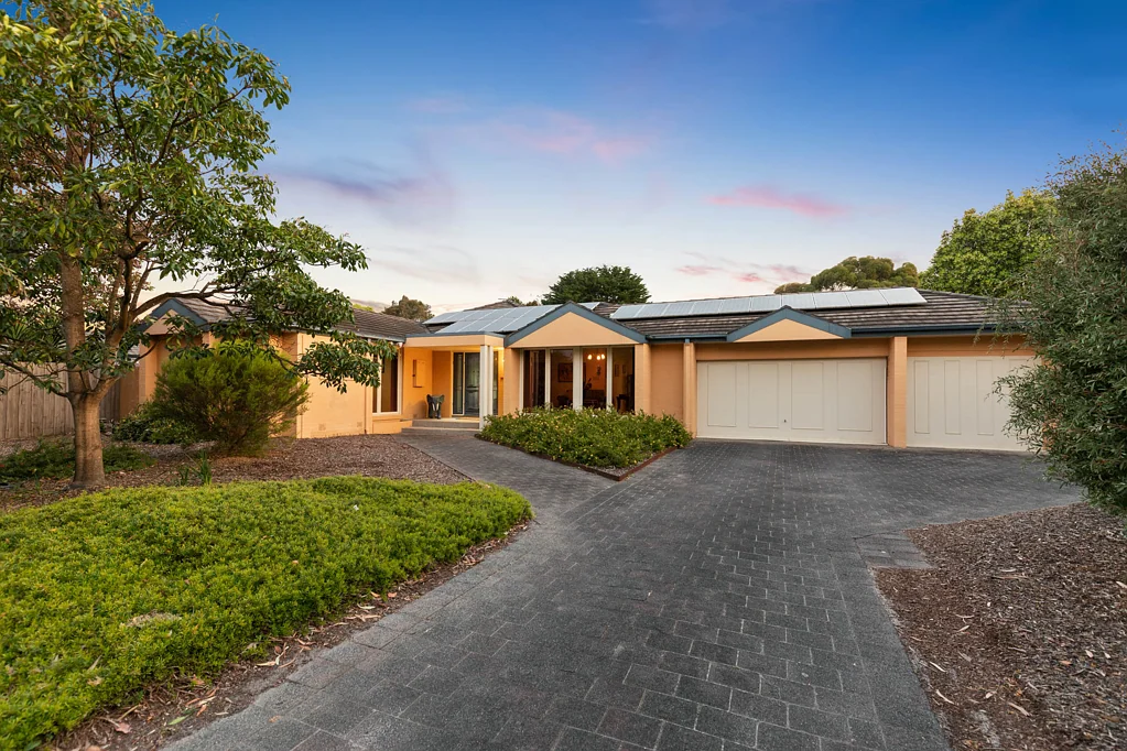 10 Woodside Avenue, Frankston South, VIC 3199