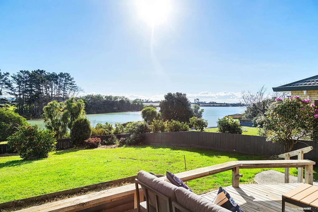 Waiuku 4ห้องนอน Embrace the Waterfront Lifestyle on Elsie Drive!