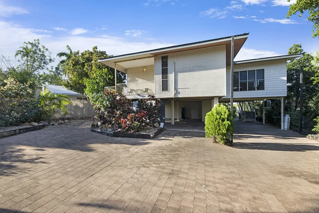 Leanyer 5部屋 A GRAND LEANYER HOME DESIGNED TO IMPRESS!