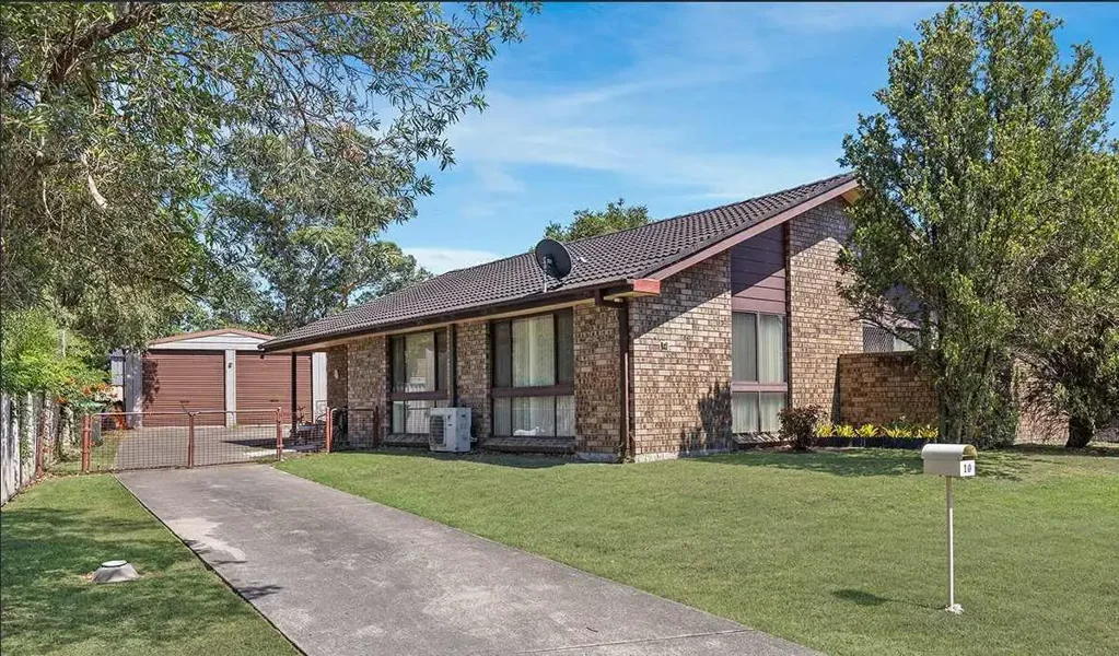 Fresh Family Home with Large Garage & Convenient Location