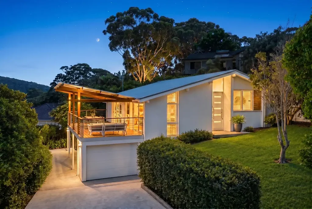 Avoca Beach 4ห้องนอน Newly Renovated Family Haven in the Heart of Avoca Beach