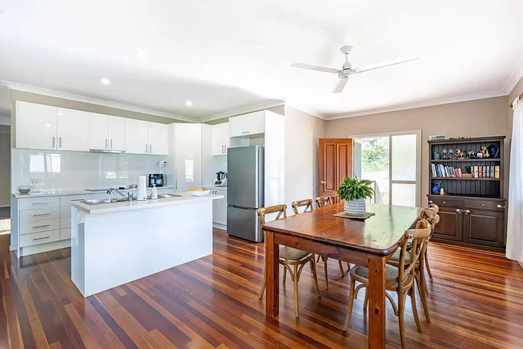 Tully 3Kwarto Modern High-Set Home with Space, Privacy & Potential