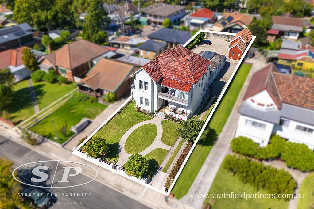 Burwood 12Kwarto Rare Boarding House Opportunity in the Heart of Burwood!