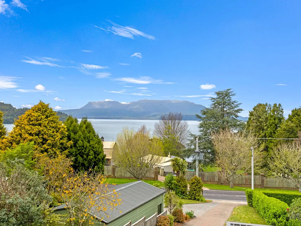 Lake Tarawera 3房  The Lake Home Everyone Hopes to Find