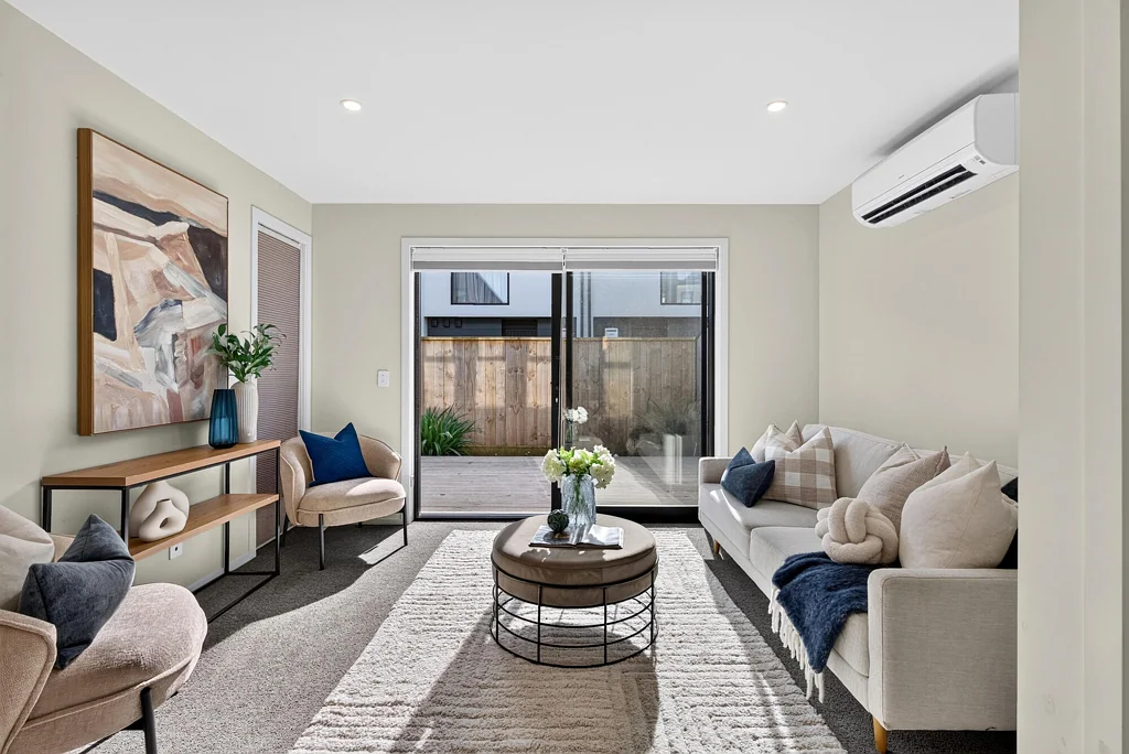 Wainuiomata 2房  Modern Living with a Bonus Dedicated Car Park