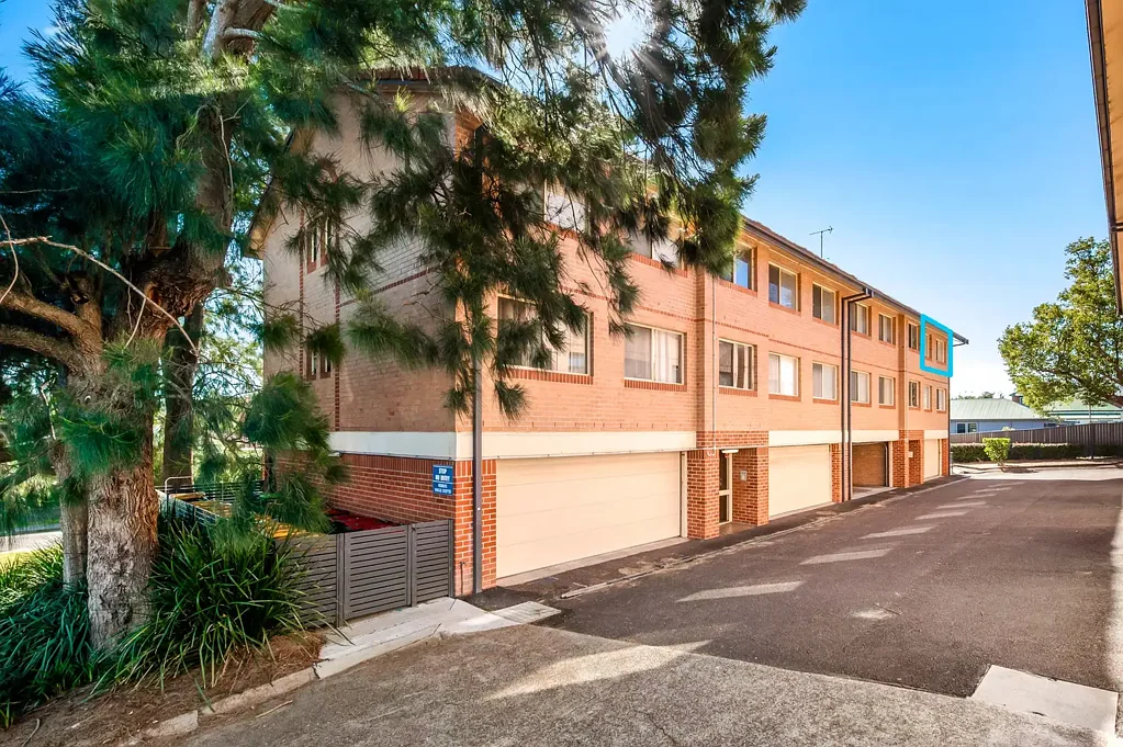 Adamstown 2房  Top Floor Private, Walk-Everywhere Convenience