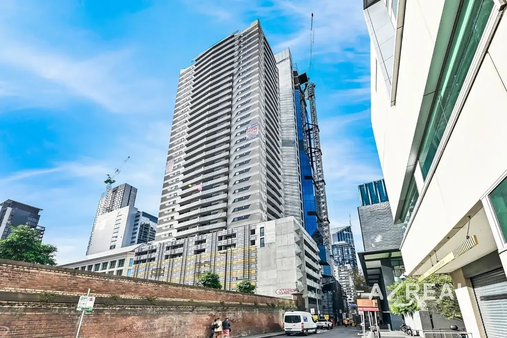 Light Filled 2 Bedroom Apartment with Premium Amenities