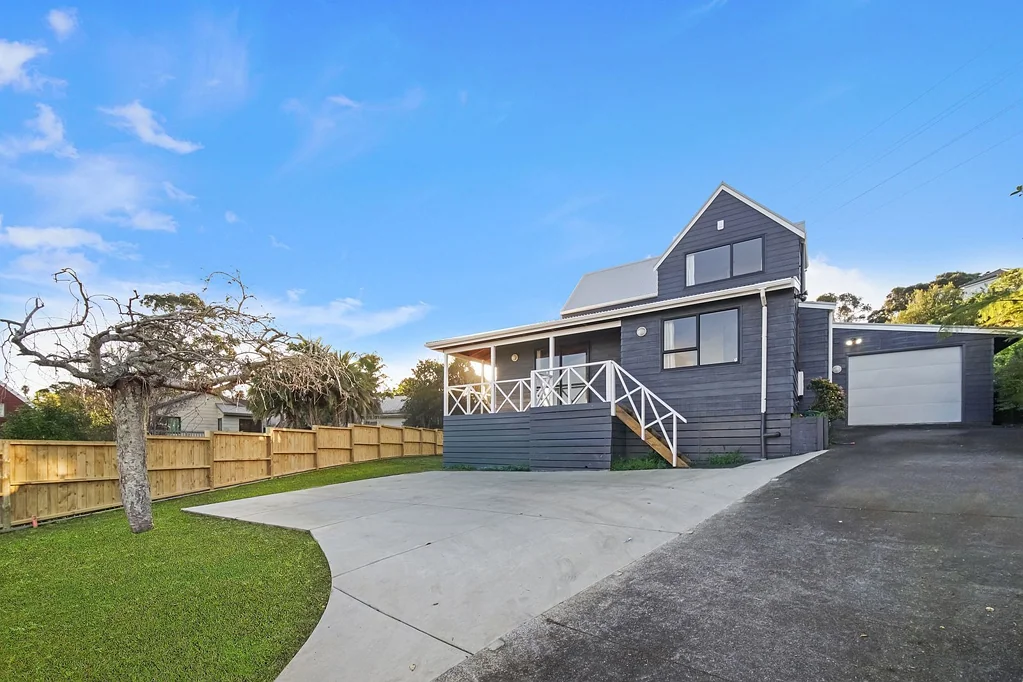 Spacious Family Home - Totara Vale