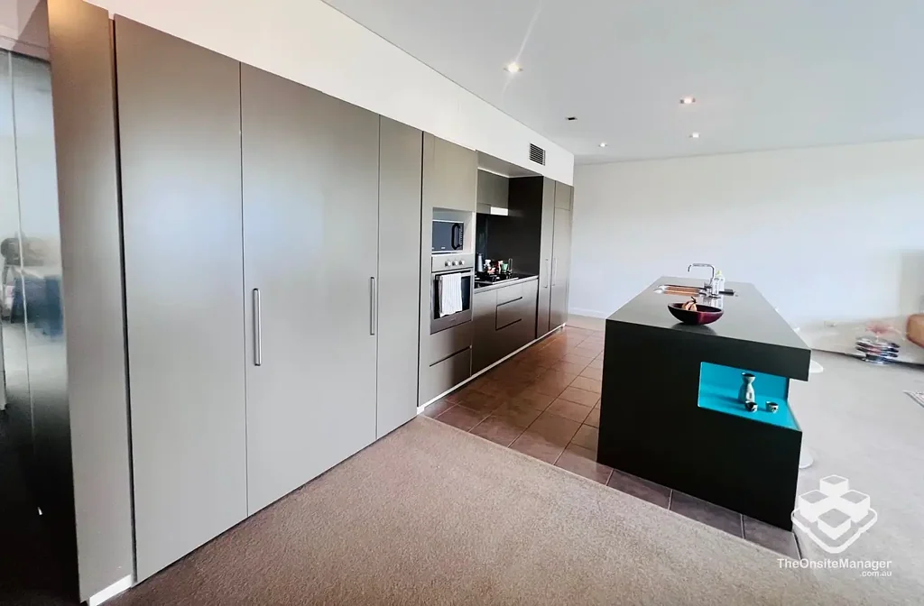 EXTRA LARGE PADDINGTON 2 BEDROOM 2 BATHROOM APARTMENT 1 CARPARK - JUST 2KM FROM THE CBD