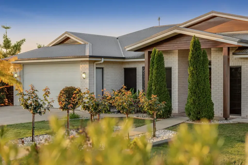 Cabarlah 4ਬੈੱਡਰੂਮ Luxury Acreage Living – Modern Family Home with Sheds, Entertainer's Alfresco & More!