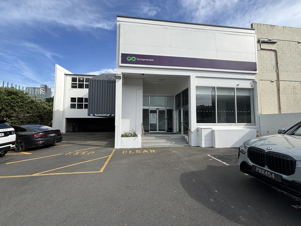 Takapuna Takapuna Office with Parking