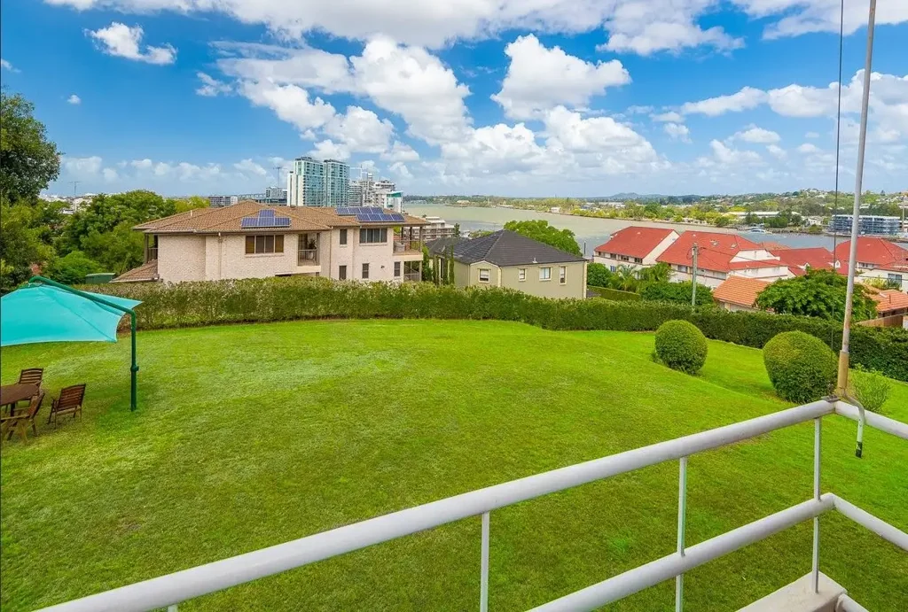 Hamilton 1Phòng ngủ Elevated One-Bed with Stunning River Outlook