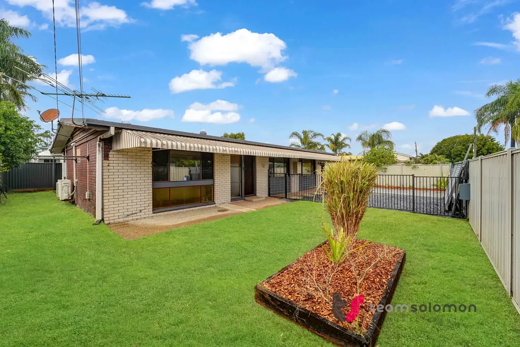 Victoria Point 3 Bedroom 'BLINK AND YOU'LL MISS IT'!