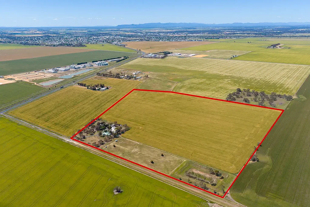 Vectis  63 Acre Lifestyle & Business Opportunity