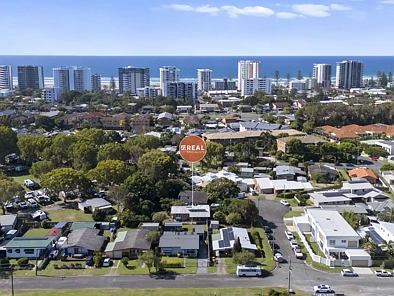 Coolangatta 2房  Prime Coastal Development Opportunity – 754m² in Blue-Chip Location